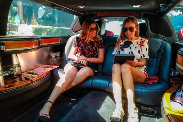 Going over which body type my client is and what styles will fit her best.